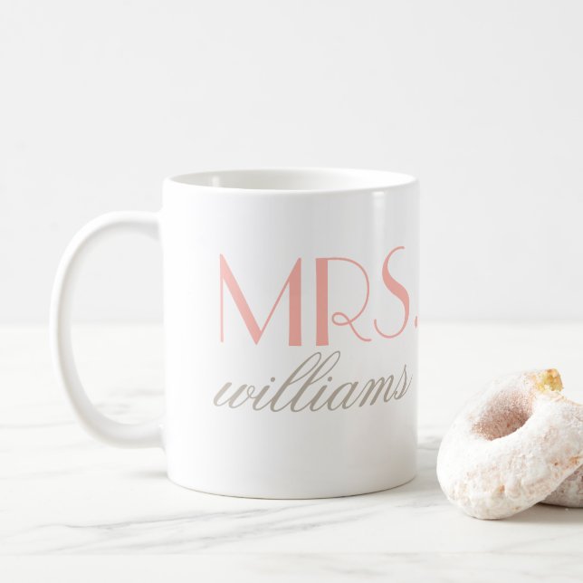Taza De Café Monograma Boda personalizado de la Sra. Elegant Ru (Con donut)