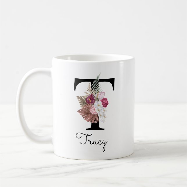 Taza De Café Monograma Boho rosa Giro Floral Inicial T (Izquierda)