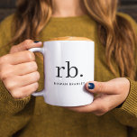 Taza De Café Monograma Clásico Elegante Mínimo Negro y Blanco<br><div class="desc">Diseño de monograma minimalista con grandes iniciales tipográficas en un tipo de letra clásico con su nombre a continuación. ¡El regalo o accesorio perfectamente personalizado!</div>