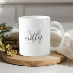 Taza De Café Monograma de caligrafía moderna<br><div class="desc">tazón de café diseñado por personalizados con diseño moderno de monograma caligrafía en blanco y negro.</div>