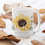 Taza De Café Monograma de color amarillo girasol y flor silvest<br><div class="desc">Elegante tazón de café personalizado de girasol de estilo rústico. Nuestro diseño presenta nuestra acuarela pintada a mano girasoles dorados amarillos, flores de crema blanca, y vegetación natural que se ha dispuesto para crear este elegante arreglo de estilo rústico. Nuestros girasoles amarillos florales se envuelven alrededor de la taza de...</div>