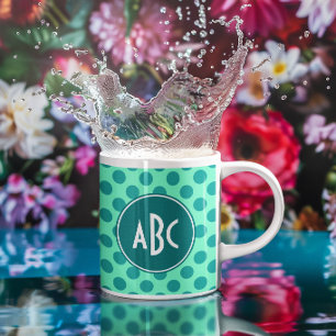 Taza De Café Monograma de color cian con lunares verdes