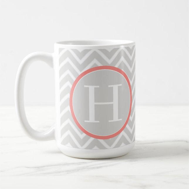 Taza De Café Monograma de Coral Chevron (Izquierda)