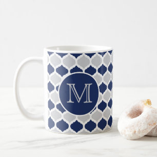 Taza De Café Monograma de cuatrefoil azul y gris de la marina