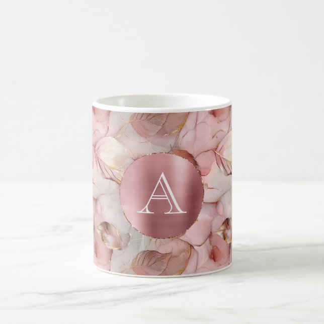 Taza De Café Monograma de hojas de oro rosadas de Rubor (Centro)