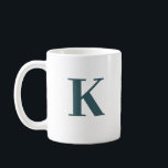 Taza De Café Monograma de letra k<br><div class="desc">Mug monogramada personalizada con letra k elegante. Obtén o dáselo como un regalo personalizado perfecto.</div>