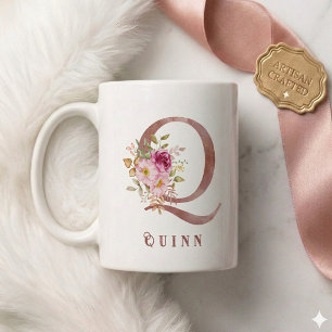 Taza De Café Monograma de letra Q floral en oro rosa personaliz