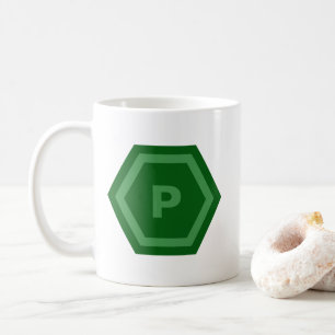Taza De Café Monograma de letra única verde negrita en hexágono