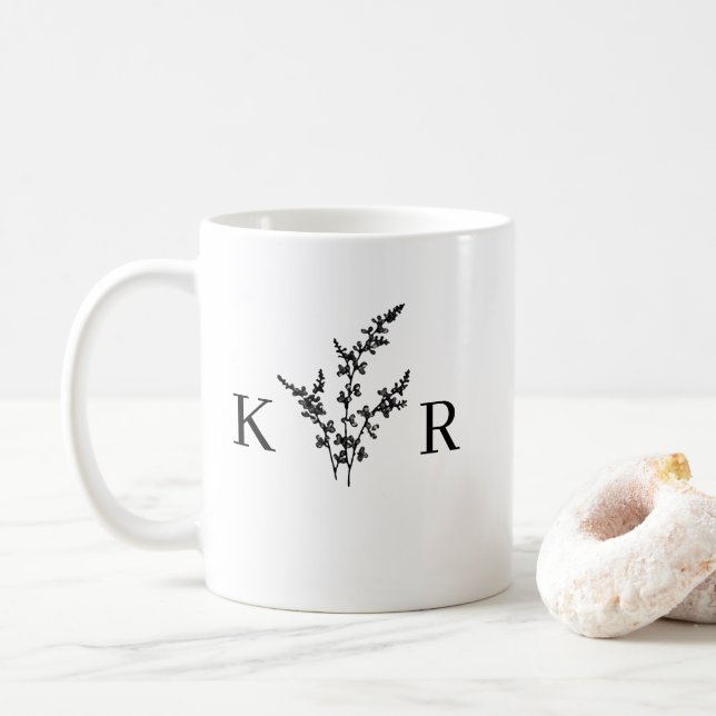 Taza De Café Monograma de matrimonio personalizado Flor grabada (Con donut)