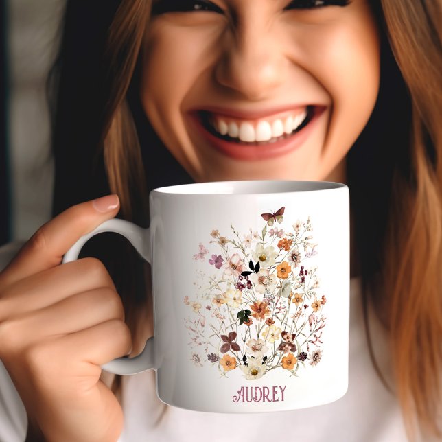 Taza De Café Monograma de nombre floral de flores silvestres (Wildflowers Floral Name monogram Coffee Mug)