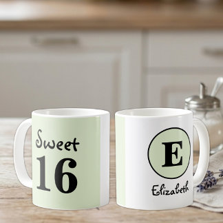 Taza De Café Monograma de nombre Sweet 16 verde