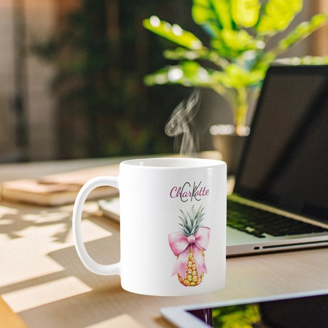 Taza De Café Monograma de verano tropical de piña rosa (Subido por el creador)