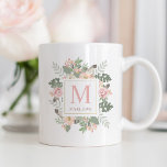 Taza De Café Monograma del Boho floral Rústico Oro Rosa<br><div class="desc">El diseño de tazas de café personalizado estilo Boho incluye flores de peonía románticas,  hojas botánicas y detalles rústicos de pluma de aves. Personalice con un monograma personalizado con un nombre y una letra inicial. Los tonos suaves de los colores son rosa,  melocotón,  crema,  verde,  gris y dorado.</div>
