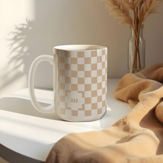 Taza De Café Monograma del Personalizado de patrones controlado (Retro Tan Beige Chequered Pattern Custom Monogram Coffee Mug)