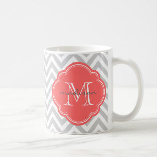 Taza De Café Monograma del Personalizado Gris y Coral Chevron