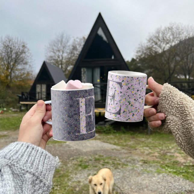 Taza De Café Monograma elegante floral E morado con frase (Subido por el creador)