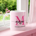 Taza De Café Monograma estilizado moderno rosa caliente<br><div class="desc">Siéntase como en casa con nuestro Monograma Moderno y Moderno café rosa caliente Mug! Con un vibrante diseño rosado caliente, esta taza se personaliza con su monograma en un estilo elegante y moderno para una moda y un toque personalizado. Perfecto para su café o té matutino, combina estética de moda...</div>
