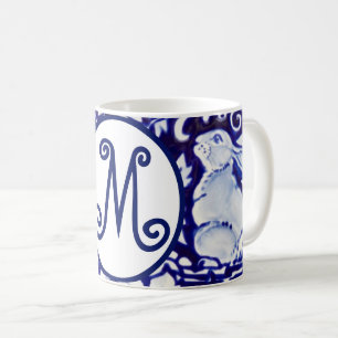 Taza De Café Monograma floral de conejo blanco azul conejo cone