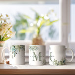 Taza De Café Monograma floral de eucalipto moderno<br><div class="desc">Elegante Eucalyptus Botánico Floral Monograma Coffee Mug con nuestro encantador eucalipto verde y verde y polvoriento verde verde azul y tipografía moderna. Fácil de personalizar con su información para un simple café o taza de té. Póngase en contacto con nosotros en cedarandstring@gmail.com si necesita ayuda con el diseño o productos...</div>
