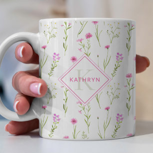 Taza De Café Monograma ilustrado con flores silvestres rosas
