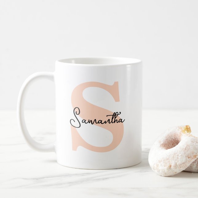 Taza De Café Monograma Inicial Rosa Personalizado Moderno y Ele (Con donut)