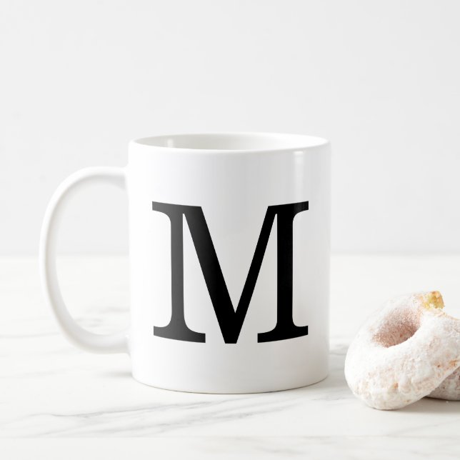 Taza De Café Monograma M Classic Mug, 11 oz (Con donut)