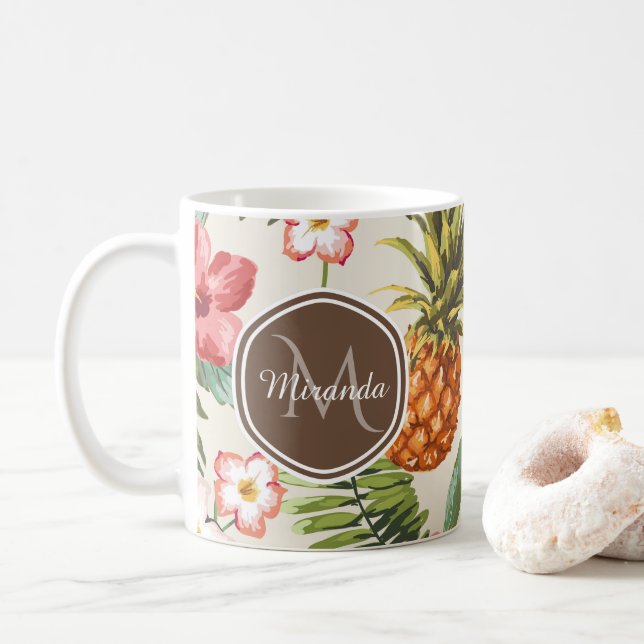 Taza De Café Monograma marrón floral de piña tropical exótica (Con donut)
