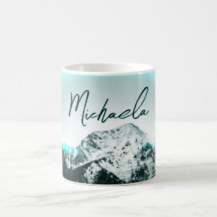 Taza De Café Monograma misterioso de neón azul de montaña nevad