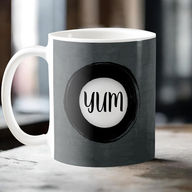 Taza De Café Monograma moderno Círculo Negro Sobre Gris Grunge  (Black and gray initials mug)