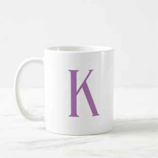 Taza De Café Monograma moderno de lavanda con carta inicial