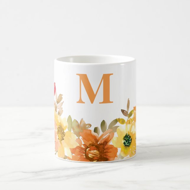 Taza De Café Monograma Naranja inicial Acuarela Floral Caída (Centro)