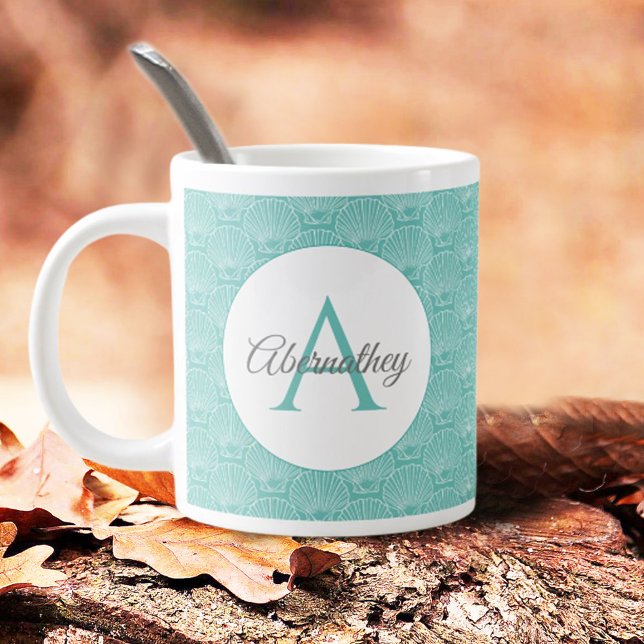Taza De Café Monograma Nombre de la cubierta del mar Blanco Pat (A set of 2 or more of these personalized mugs can make a sweet housewarming or wedding gift idea. )