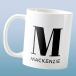 Taza De Café Monograma Nombre inicial simple<br><div class="desc">Moderna tipografía minimalista monograma diseño inicial de nombre que se puede cambiar para personalizar.</div>