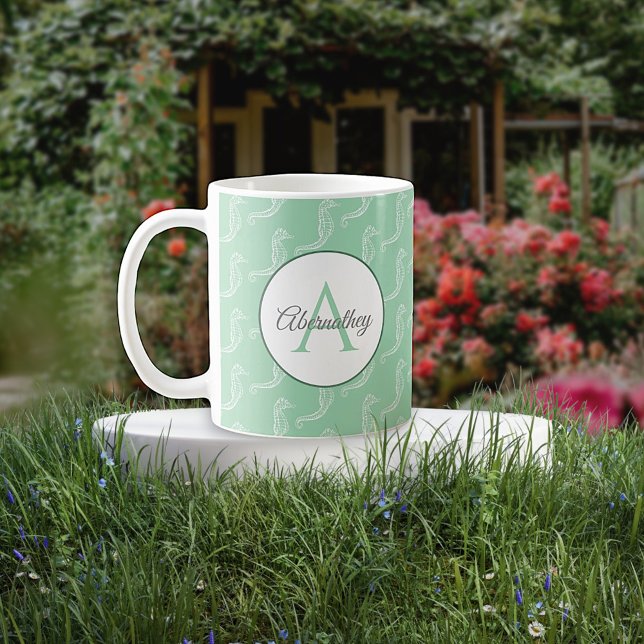 Taza De Café Monograma Nombre Patrón de esqueleto del caballito (These custom name and monogram mugs make a sweet custom housewarming gift. )