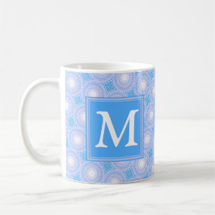 Taza De Café Monograma Patrón de círculos azules eléctricos