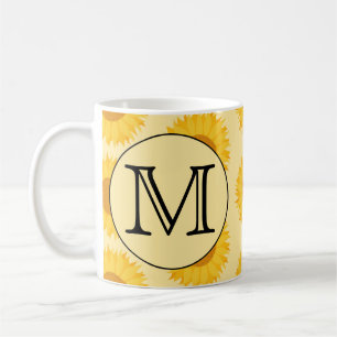 Taza De Café Monograma Personalizado, con girasoles amarillos.