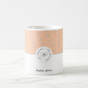 Taza De Café Monograma personalizado de abeja plateada asombros