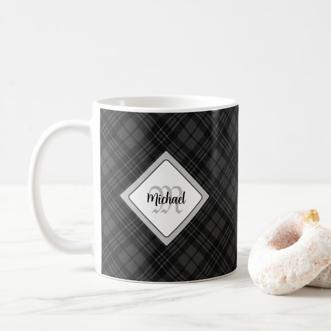Taza De Café Monograma personalizado del blanco negro de moda (Con donut)