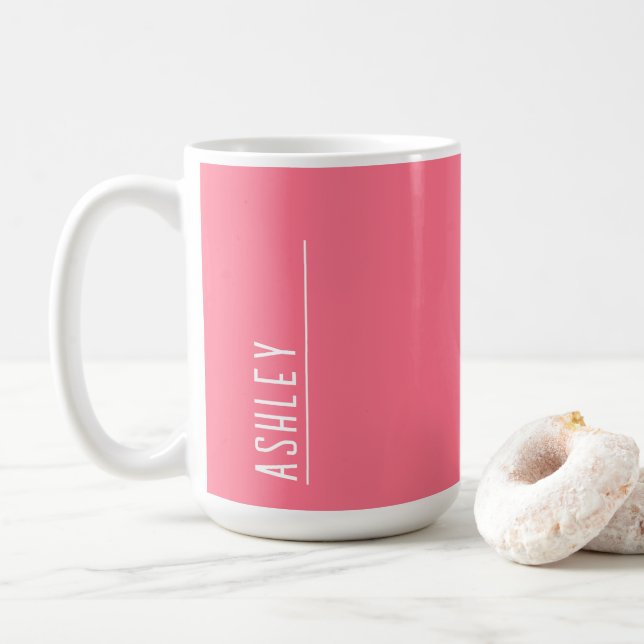 Taza De Café Monograma personalizado, rosa dramático (Con donut)