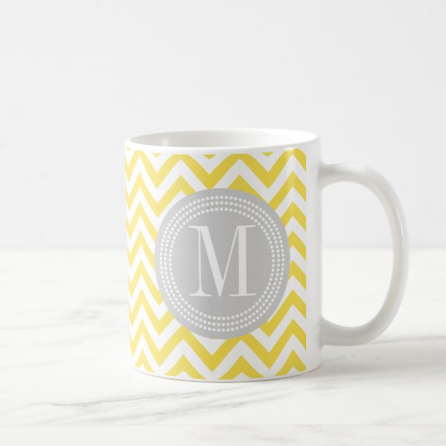 Taza De Café Monograma personalizado zigzag amarillo de Chevron (Derecha)