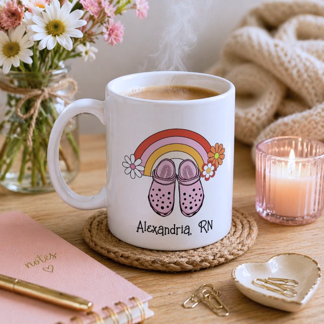 Taza De Café Monograma Retro de Enfermera Arcoíris (Subido por el creador)