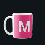 Taza De Café Monograma Rosa Brillante<br><div class="desc">Taza de café con monograma de nombre inicial rosa magenta glamuroso moderno personalizado. Esta taza elegante combina una vibra minimalista moderna con un toque personal glamuroso, perfecta para cualquier amante del café o té. Con iniciales blancas en negrita sobre un fondo rosa magenta vibrante y su nombre en tipografía negra...</div>