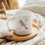 Taza De Café Monograma Rosa de color de agua de oro Letra X<br><div class="desc">Monograma Rosa de color de agua de oro Letra X</div>
