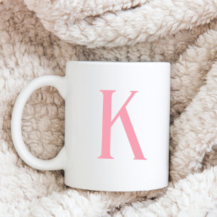 Taza De Café Monograma rosado moderno con letra inicial