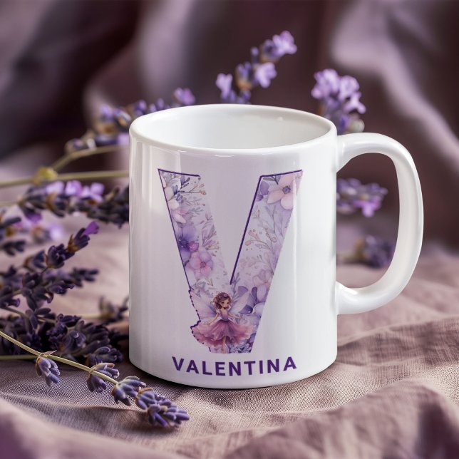 Taza De Café Monograma V de lechón Lilac personalizado (Personalized Lilac Fairy Monogram V Coffee Mug)