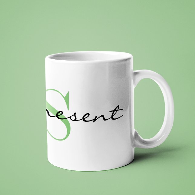 Taza De Café Monograma verde inicial _estar presente_ Diseño 11 (Subido por el creador)