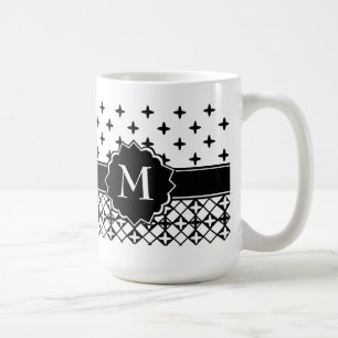 Taza De Café Monogramación de la hoja de cuatreil blanca negra