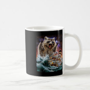 Taza De Café Monster Raccoon Mientras Kraken Ataca Un Barco De 