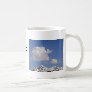 Taza De Café Montaje de nieve con texto: "disfruta tu día"