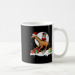 Taza De Café Montaña Santa Entlebucher Riding Giraffe Christma<br><div class="desc">Propietario de Santa Entlebucher Mountain Riding Giraffe Navidades</div>